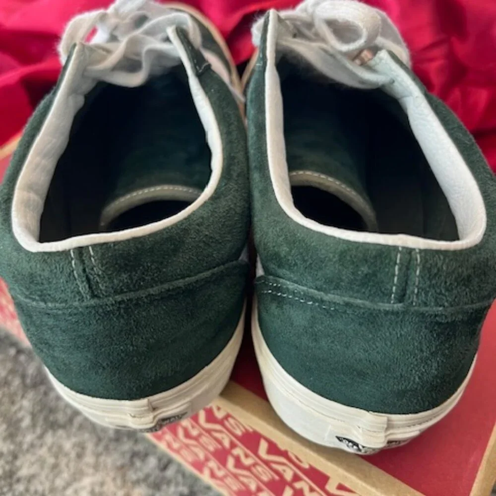 Vans Old Skool low top sneakers dark green suede white colorway Men's 11.5 skate